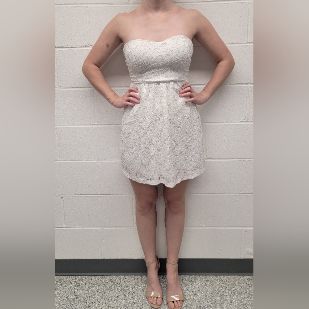 Rue 21 Strapless White Lace Twist Back Summer Dress Size Medium